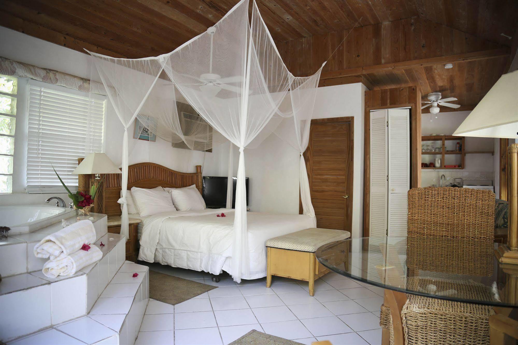Tingum Village Hotel Dunmore Town Luaran gambar